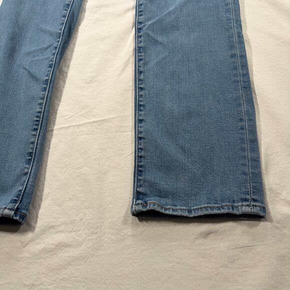 Levi’s 724 high rise straight leg jeans. Size 28. stretch. Medium light wash - Picture 2 of 4